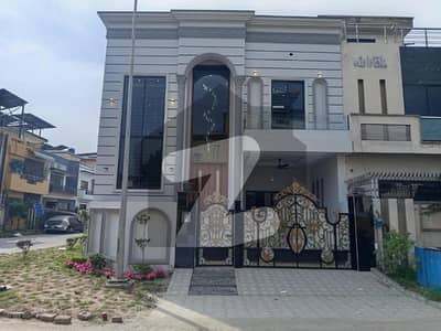 سٹی ہاؤسنگ سوسائٹی گوجرانوالہ میں 4 کمروں کا 5 مرلہ مکان 2.95 کروڑ میں برائے فروخت۔