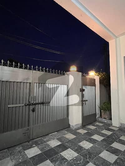 کینال روڈ فیصل آباد میں 5 کمروں کا 12 مرلہ مکان 3.85 کروڑ میں برائے فروخت۔