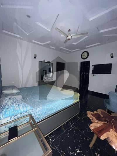کینال روڈ فیصل آباد میں 5 کمروں کا 12 مرلہ مکان 3.85 کروڑ میں برائے فروخت۔