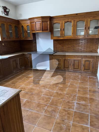 حیات آباد فیز 6 - ایف7 حیات آباد فیز 6,حیات آباد,پشاور میں 3 کمروں کا 1 کنال بالائی پورشن 85.0 ہزار میں کرایہ پر دستیاب ہے۔