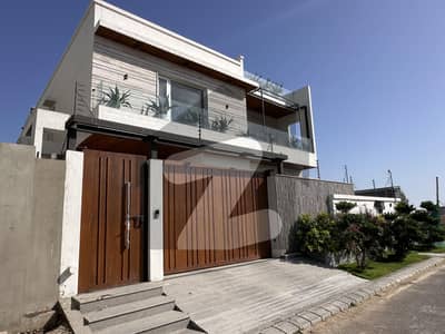 ڈی ایچ اے فیز 8 ڈی ایچ اے ڈیفینس,کراچی میں 6 کمروں کا 1 کنال مکان 18.0 کروڑ میں برائے فروخت۔