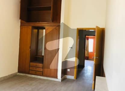 ایف ۔ 6 اسلام آباد میں 3 کمروں کا 10 مرلہ مکان 14.0 کروڑ میں برائے فروخت۔