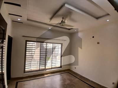 ڈی ایچ اے 11 رہبر سیکٹر 2 ڈی ایچ اے 11 رہبر,لاہور میں 2 کمروں کا 5 مرلہ بالائی پورشن 52.0 ہزار میں کرایہ پر دستیاب ہے۔