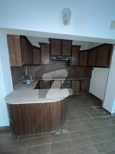 بحریہ ٹاؤن فیز 4 بحریہ ٹاؤن راولپنڈی,راولپنڈی میں 5 کمروں کا 10 مرلہ مکان 3.5 کروڑ میں برائے فروخت۔