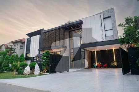 ڈی ایچ اے فیز 7 - بلاک کیو فیز 7,ڈیفنس (ڈی ایچ اے),لاہور میں 5 کمروں کا 1 کنال مکان 6.7 کروڑ میں برائے فروخت۔