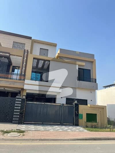 بحریہ آرچرڈ فیز 1 بحریہ آرچرڈ,لاہور میں 3 کمروں کا 5 مرلہ مکان 1.68 کروڑ میں برائے فروخت۔