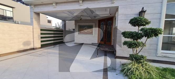 ڈی ایچ اے فیز 7 ڈیفنس (ڈی ایچ اے),لاہور میں 6 کمروں کا 1 کنال مکان 4.5 لاکھ میں کرایہ پر دستیاب ہے۔