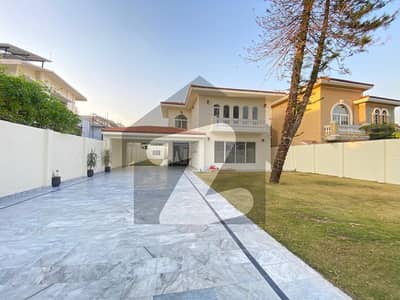 ایف ۔ 8 اسلام آباد میں 6 کمروں کا 2 کنال مکان 11.0 لاکھ میں کرایہ پر دستیاب ہے۔