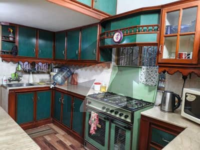 جوہر ٹاؤن لاہور میں 4 کمروں کا 6 مرلہ مکان 3.2 کروڑ میں برائے فروخت۔