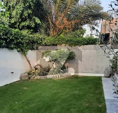 ڈی ایچ اے فیز 4 ڈیفنس (ڈی ایچ اے),لاہور میں 5 کمروں کا 1 کنال مکان 7.9 کروڑ میں برائے فروخت۔