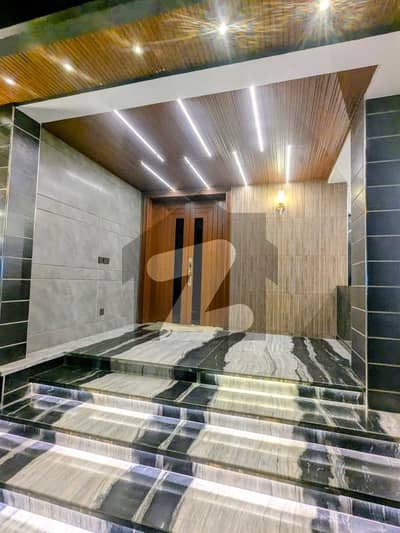 ڈی ایچ اے فیز 6 ڈیفنس (ڈی ایچ اے),لاہور میں 6 کمروں کا 1 کنال مکان 4.25 لاکھ میں کرایہ پر دستیاب ہے۔