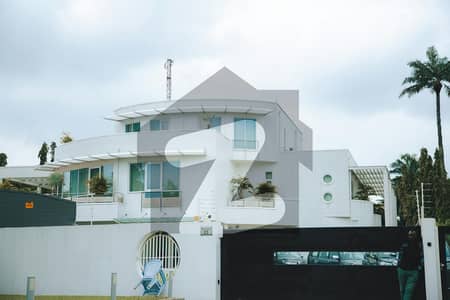 Prominently-Located 1 Kanal House Available In Park Enclave