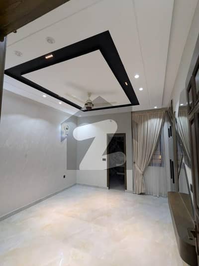 گالف ویو ریذڈینشیاء بحریہ ٹاؤن,لاہور میں 5 کمروں کا 10 مرلہ مکان 4.65 کروڑ میں برائے فروخت۔