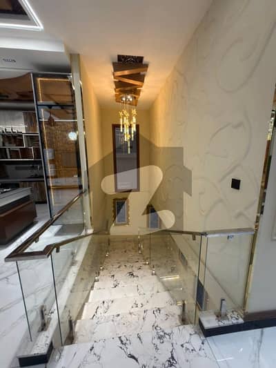 فیڈرل بی ایریا ۔ بلاک 13 فیڈرل بی ایریا,کراچی میں 16 مرلہ Studio مکان 10.5 کروڑ میں برائے فروخت۔