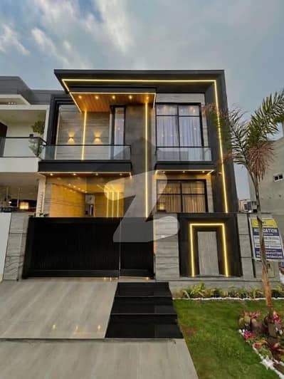 5-MARLA VILLA AVAILABLE FOR SALE SUPER HOT LOCATION