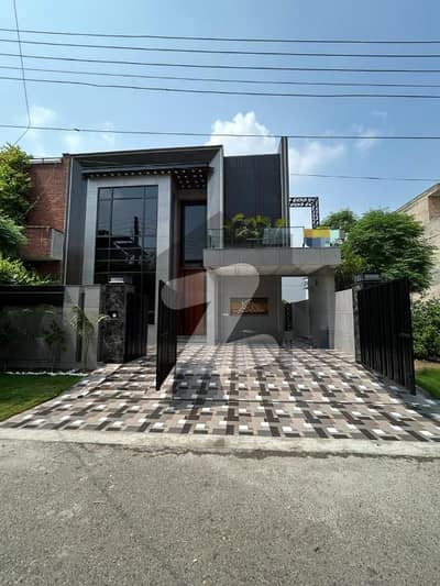 واپڈا ٹاؤن فیز 1 واپڈا ٹاؤن,لاہور میں 5 کمروں کا 10 مرلہ مکان 4.98 کروڑ میں برائے فروخت۔