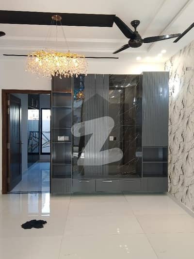 فارمانئیٹس ہاؤسنگ سکیم ۔ بلاک جے فارمانئیٹس ہاؤسنگ سکیم,لاہور میں 4 کمروں کا 5 مرلہ مکان 2.05 کروڑ میں برائے فروخت۔