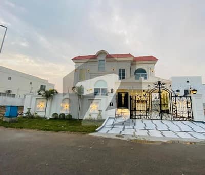 سٹی ہاؤسنگ سوسائٹی گوجرانوالہ میں 6 کمروں کا 1 کنال مکان 7.0 کروڑ میں برائے فروخت۔