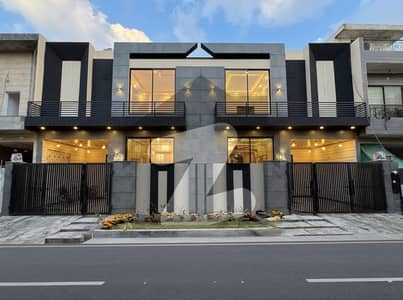 بسم اللہ ہاؤسنگ سکیم جی ٹی روڈ,لاہور میں 4 کمروں کا 5 مرلہ مکان 2.4 کروڑ میں برائے فروخت۔