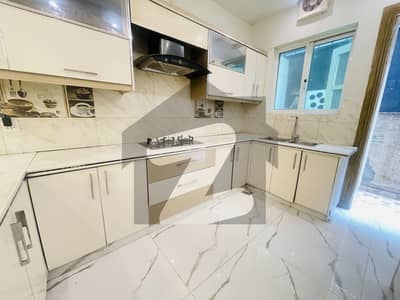 بحریہ ٹاؤن فیز 8 ۔ عثمان بلاک بحریہ ٹاؤن فیز 8 ۔ سفاری ویلی,بحریہ ٹاؤن فیز 8,بحریہ ٹاؤن راولپنڈی,راولپنڈی میں 5 کمروں کا 7 مرلہ مکان 80.0 ہزار میں کرایہ پر دستیاب ہے۔