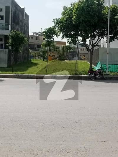 Blvd 120 Ft Rood 10m Plot For Sale
