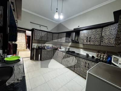 جوہر ٹاؤن لاہور میں 4 کمروں کا 12 مرلہ مکان 2.1 لاکھ میں کرایہ پر دستیاب ہے۔