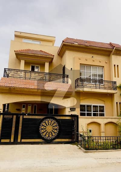 بحریہ ٹاؤن فیز 8 ۔ سفاری ویلی بحریہ ٹاؤن فیز 8,بحریہ ٹاؤن راولپنڈی,راولپنڈی میں 5 کمروں کا 7 مرلہ مکان 2.4 کروڑ میں برائے فروخت۔