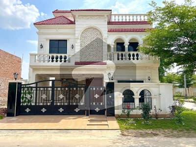 9 Marla Most Luxurious Corner House Available For Sale At Prime Location