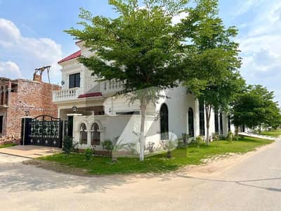 9 Marla Most Luxurious Corner House Available For Sale At Prime Location