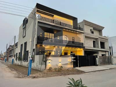 10 Marla Brand New Corner House Available For Rent