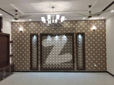 بحریہ ٹاؤن رفیع بلاک بحریہ ٹاؤن سیکٹر ای,بحریہ ٹاؤن,لاہور میں 5 کمروں کا 10 مرلہ مکان 1.4 لاکھ میں کرایہ پر دستیاب ہے۔