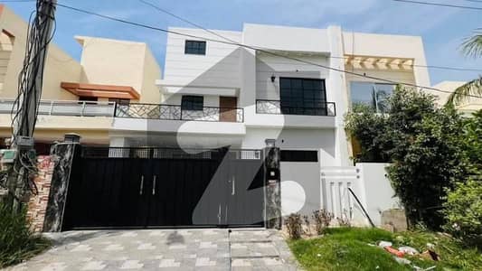 بش ایگزیکٹو ولاز ملتان میں 5 کمروں کا 7 مرلہ مکان 2.9 کروڑ میں برائے فروخت۔