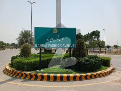 بحریہ ٹاؤن ۔ بلاک ای ای بحریہ ٹاؤن سیکٹرڈی,بحریہ ٹاؤن,لاہور میں 9 مرلہ کمرشل پلاٹ 5.5 کروڑ میں برائے فروخت۔