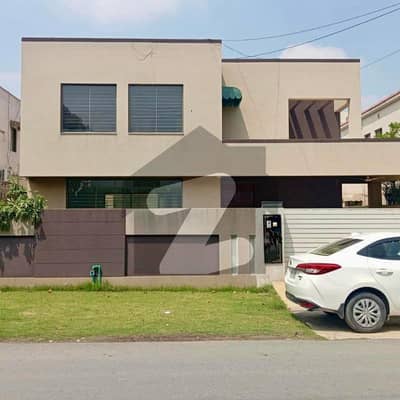 ڈی ایچ اے فیز 4 - بلاک ڈبل جی فیز 4,ڈیفنس (ڈی ایچ اے),لاہور میں 5 کمروں کا 1 کنال مکان 7.7 کروڑ میں برائے فروخت۔