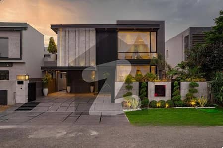 20 MARLA ELEGANT AND FULLY MAINTAINED SUPER HOT LOCATED BUNGALOW'S UPPER PORTION IS AVAILABLE IN THE BEST BLOCK OF DHA LAHORE.
