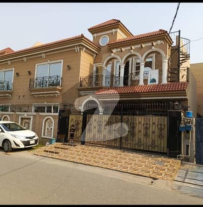 پی آئی اے ہاؤسنگ سکیم ۔ بلاک سی پی آئی اے ہاؤسنگ سکیم,لاہور میں 5 کمروں کا 10 مرلہ مکان 4.5 کروڑ میں برائے فروخت۔