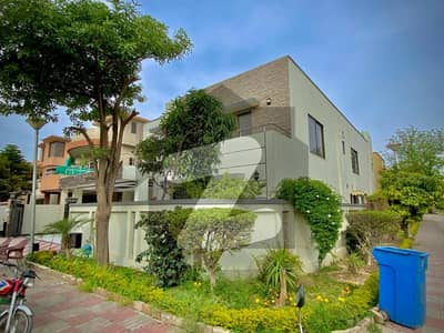 بحریہ ٹاؤن فیز 4 بحریہ ٹاؤن راولپنڈی,راولپنڈی میں 5 کمروں کا 10 مرلہ مکان 4.5 کروڑ میں برائے فروخت۔