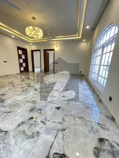 3bed upper portion avilable for rent in E11