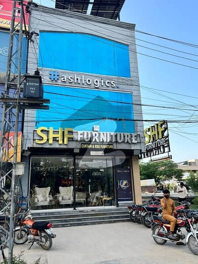 پی آئی اے مین بلیوارڈ لاہور میں 10 مرلہ Studio دفتر 12.6 کروڑ میں برائے فروخت۔