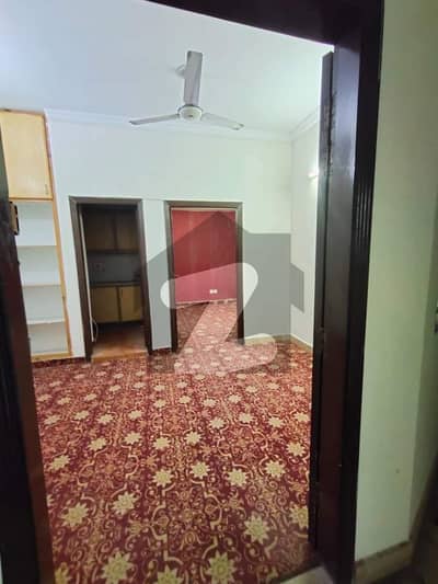 ای ۔ 11 اسلام آباد میں 1 کمرے کا 2 مرلہ فلیٹ 75.0 لاکھ میں برائے فروخت۔