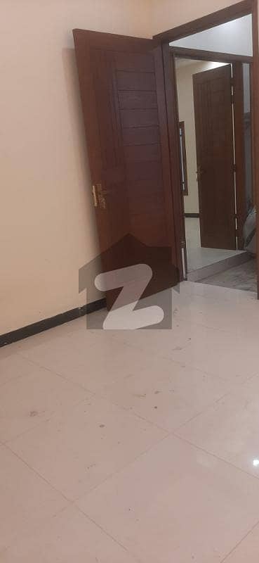 GROUND FLOOR 200 YARDS 3 BEDS WITH DRAWING