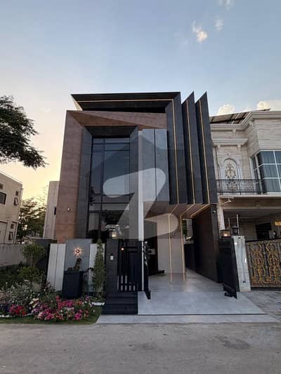 ڈی ایچ اے 9 ٹاؤن ۔ بلاک سی ڈی ایچ اے 9 ٹاؤن,ڈیفنس (ڈی ایچ اے),لاہور میں 3 کمروں کا 5 مرلہ مکان 3.65 کروڑ میں برائے فروخت۔