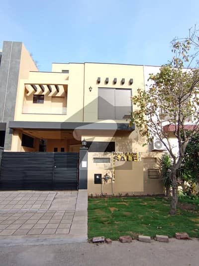 ڈی ایچ اے فیز 6 - بلاک ڈی فیز 6,ڈیفنس (ڈی ایچ اے),لاہور میں 3 کمروں کا 5 مرلہ مکان 3.35 کروڑ میں برائے فروخت۔