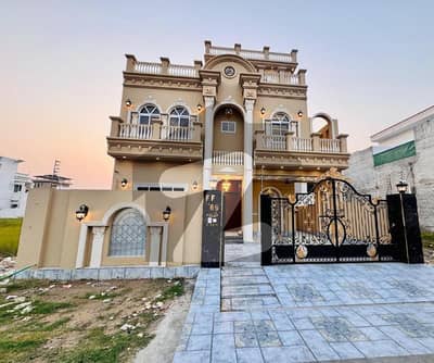 سٹی ہاؤسنگ سوسائٹی گوجرانوالہ میں 6 کمروں کا 10 مرلہ مکان 4.5 کروڑ میں برائے فروخت۔