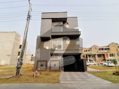 ایڈن آباد ایڈن,لاہور میں 10 کمروں کا 7 مرلہ مکان 2.98 کروڑ میں برائے فروخت۔