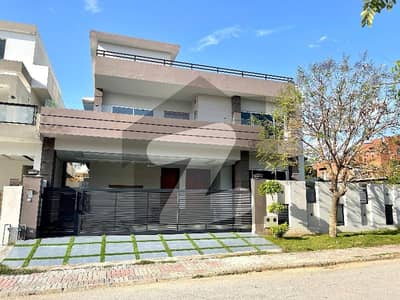 ڈی ایچ اے ڈیفینس فیز 2 ڈی ایچ اے ڈیفینس,اسلام آباد میں 6 کمروں کا 1 کنال مکان 11.5 کروڑ میں برائے فروخت۔