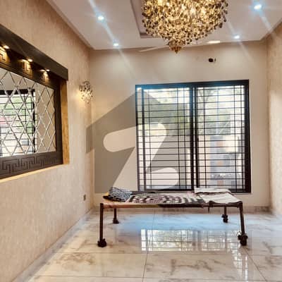 8 MARLA HOUSE FOR RENT