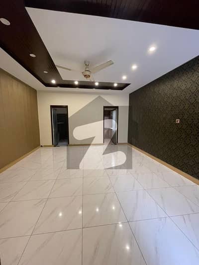 7 Kanal Commercial Building Main MM Alam Road