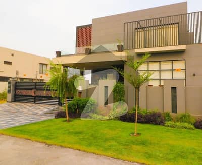 ڈی ایچ اے فیز 6 ڈیفنس (ڈی ایچ اے),لاہور میں 5 کمروں کا 1 کنال مکان 5.5 لاکھ میں کرایہ پر دستیاب ہے۔