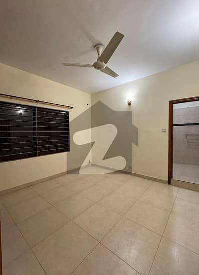 ایف ۔ 10 اسلام آباد میں 4 کمروں کا 16 مرلہ مکان 3.25 لاکھ میں کرایہ پر دستیاب ہے۔